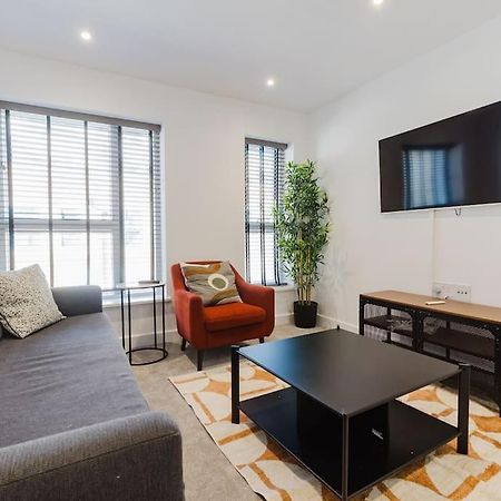 4-Level Luxury 2 Bedroom House Sleeps 6, Rooftop, Harry P & Free Parking วัตฟอร์ด ภายนอก รูปภาพ